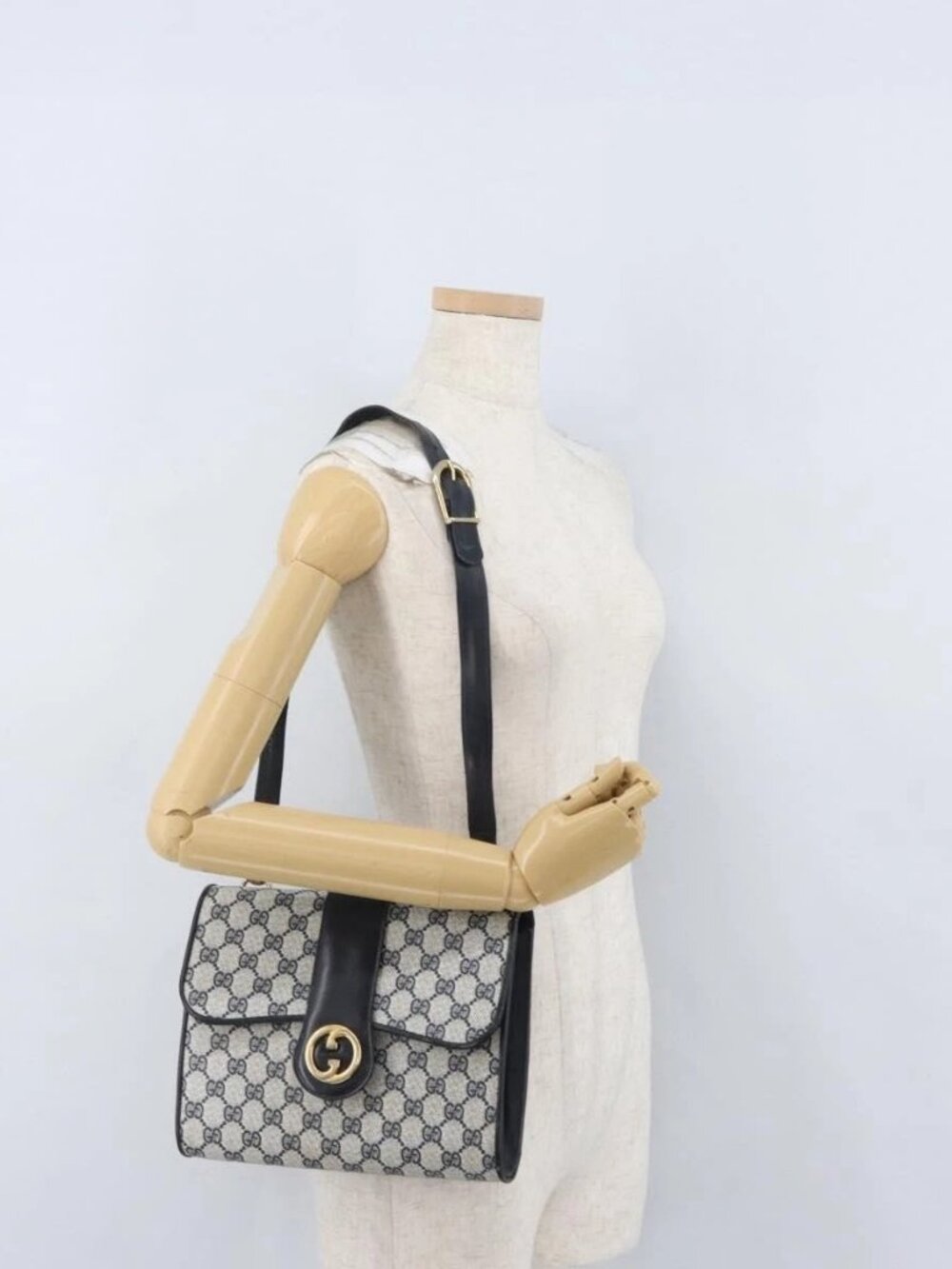 GUCCI GG Supreme Shoulder Bag PVC Navy Gold Auth ep13495